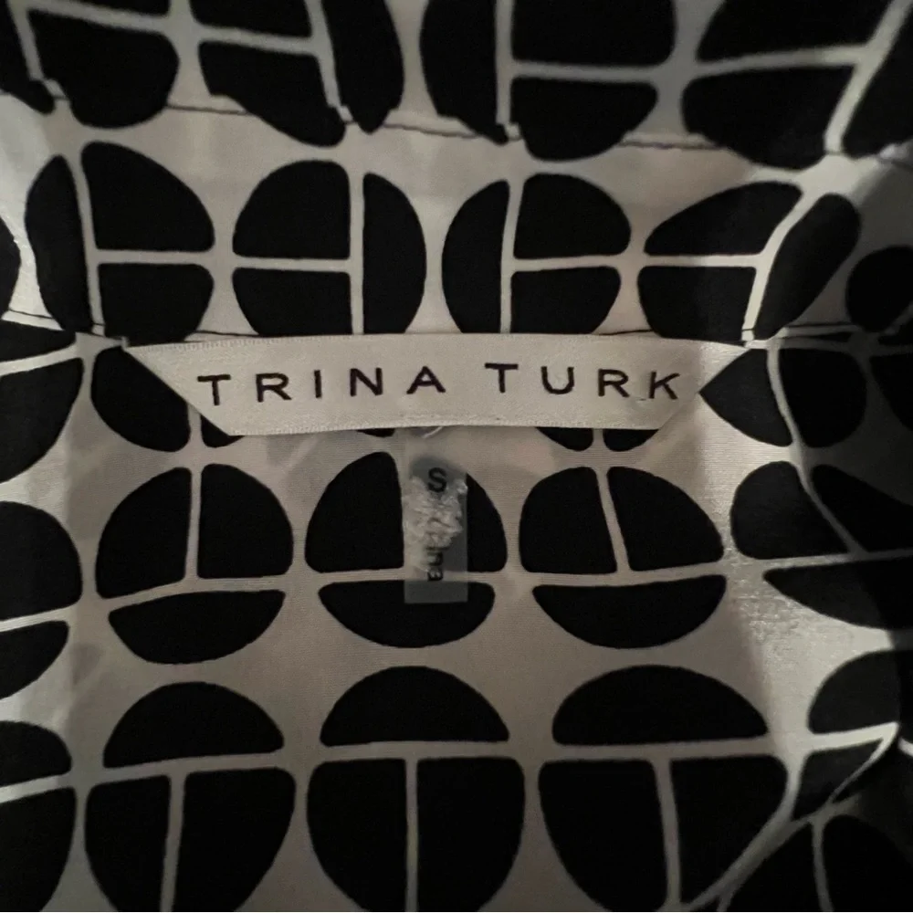 Trina Turk Cream Silk Blouse with Black and Green small - Picture 9 of 11